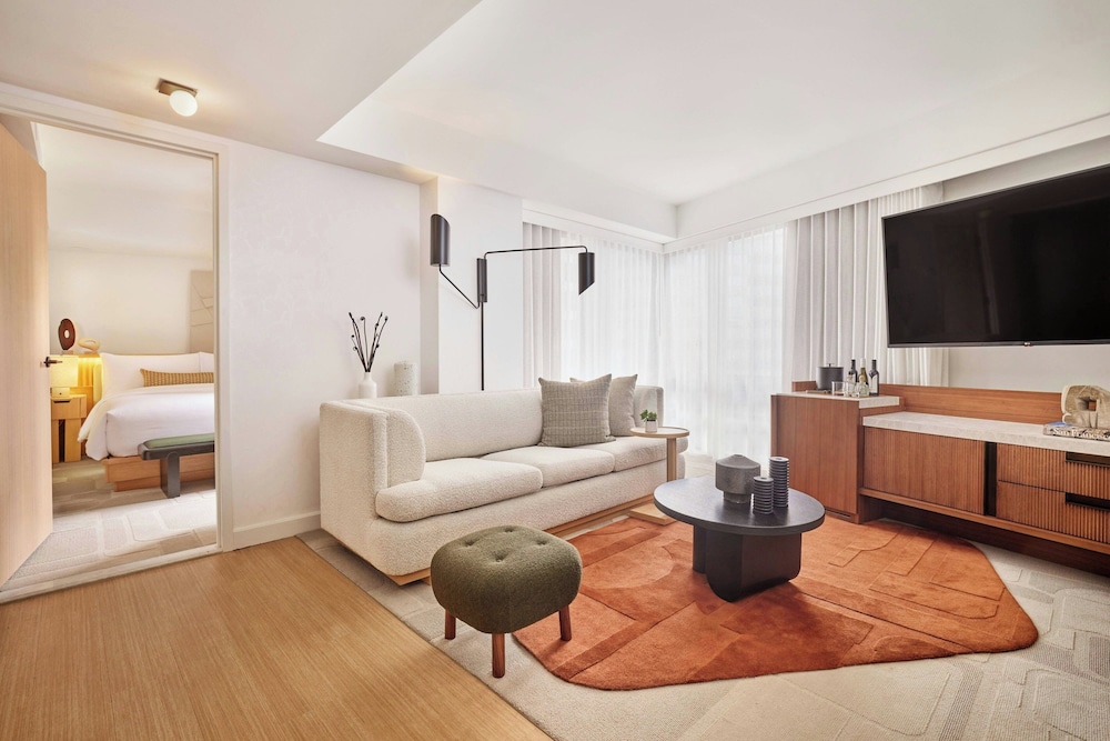 The Jay, Autograph Collection (ex Le Meridien) 33/50