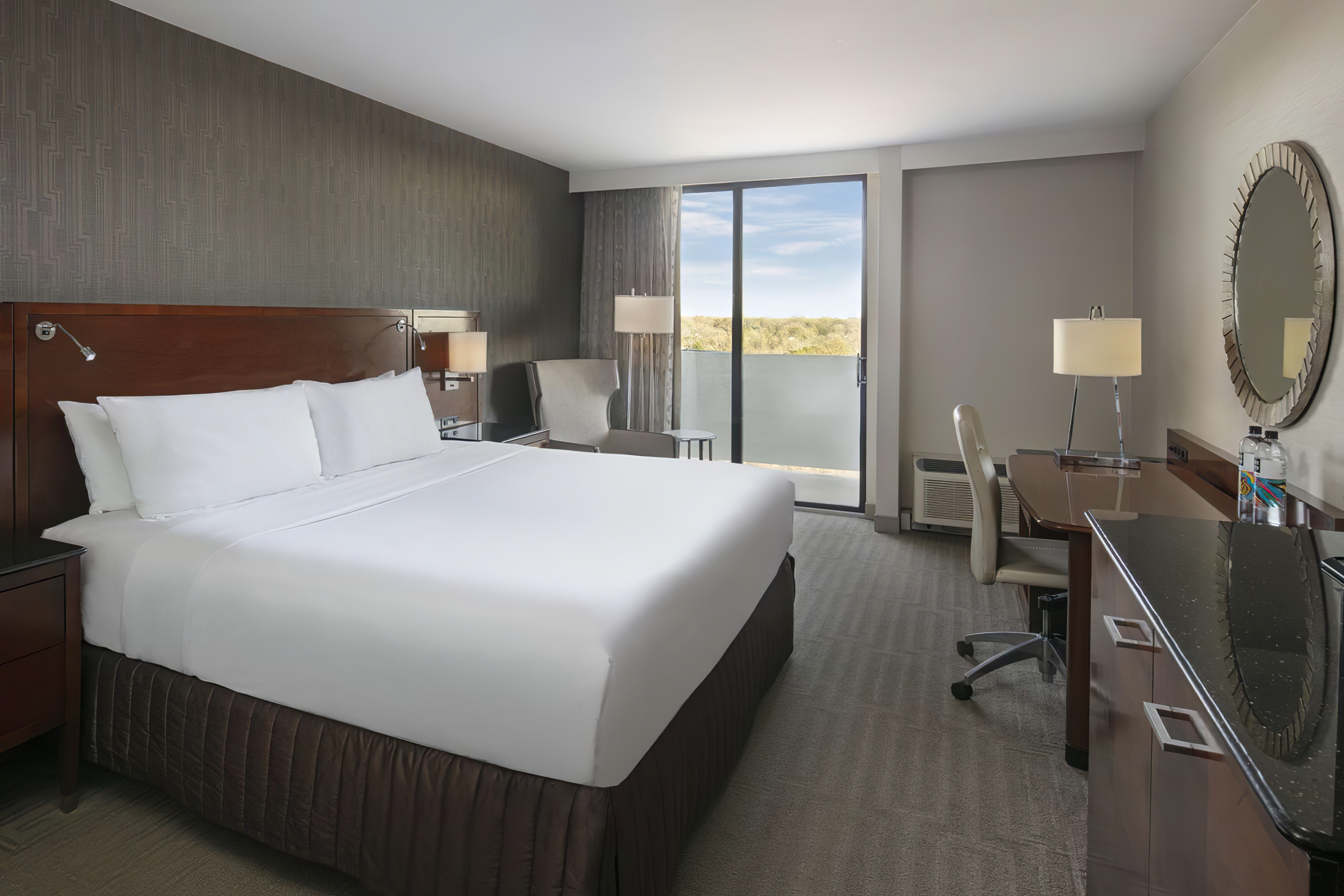 EXECUTIVE, KING BED
