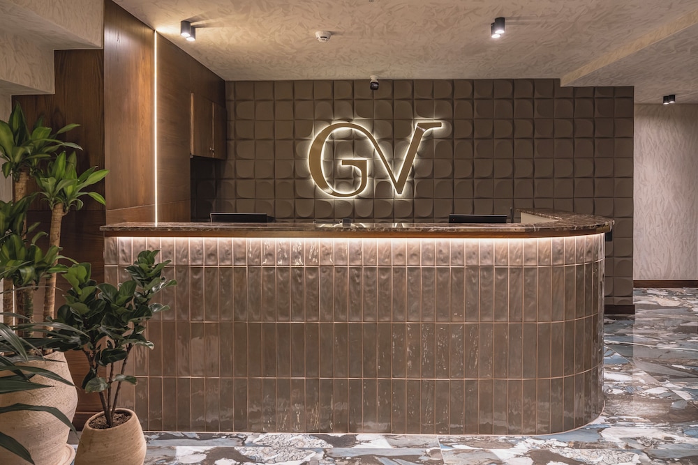 Golden Valley Hotel 4/50