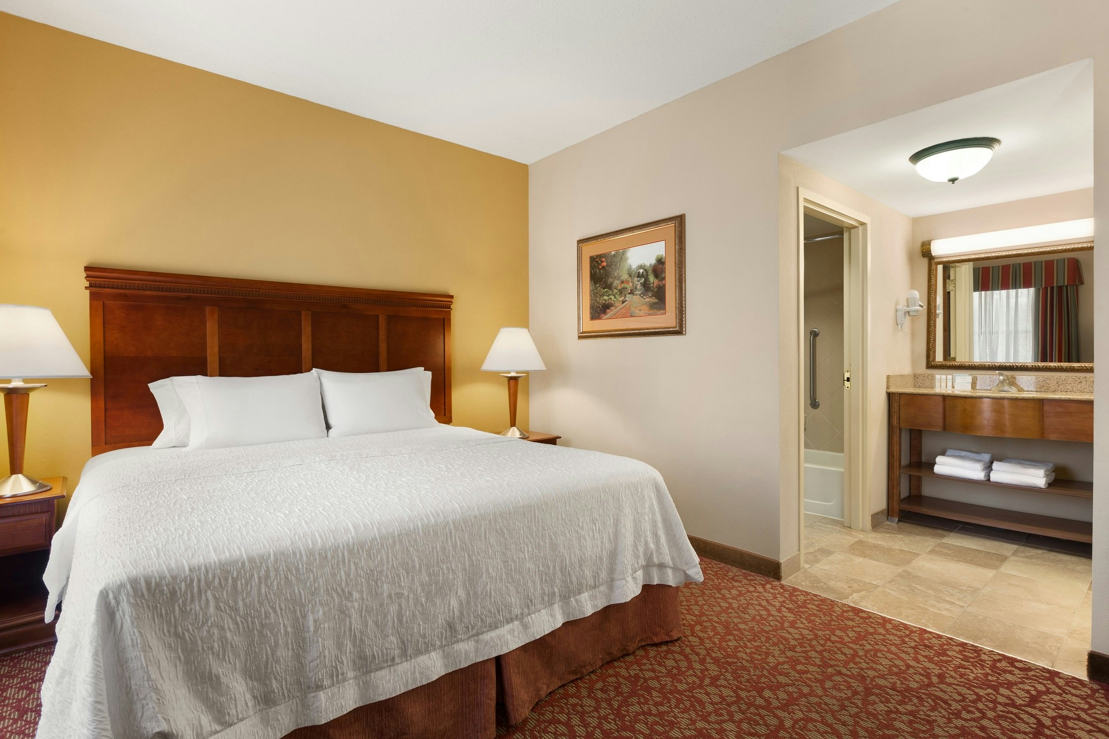 STUDIO, KING BED, ACCESSIBLE