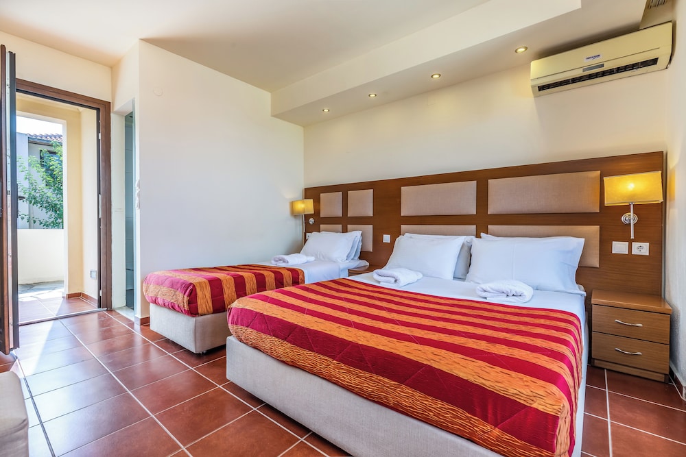 Classic, Double Bed, Garden or Pool View