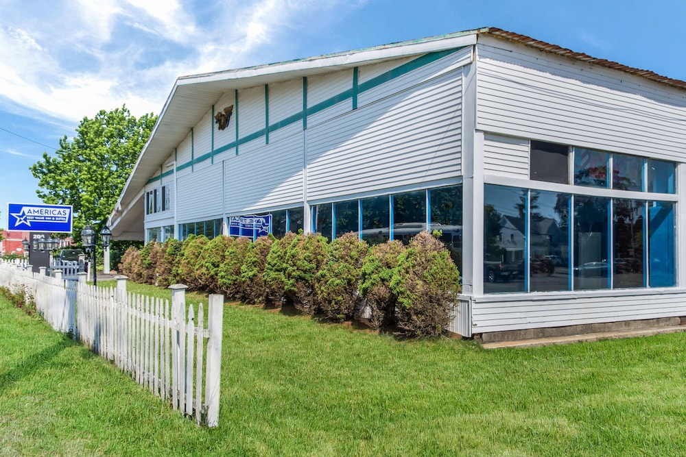 Americas Best Value Inn Suites Hyannis Cape Cod 1/42