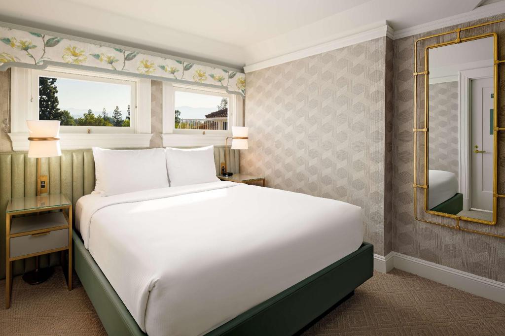 SUITE, MANSION, QUEEN BED, ACCESSIBLE