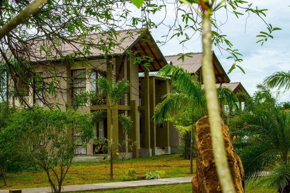 Chaarya Resort Spa By Chandrika in TISSAMAHARAMA