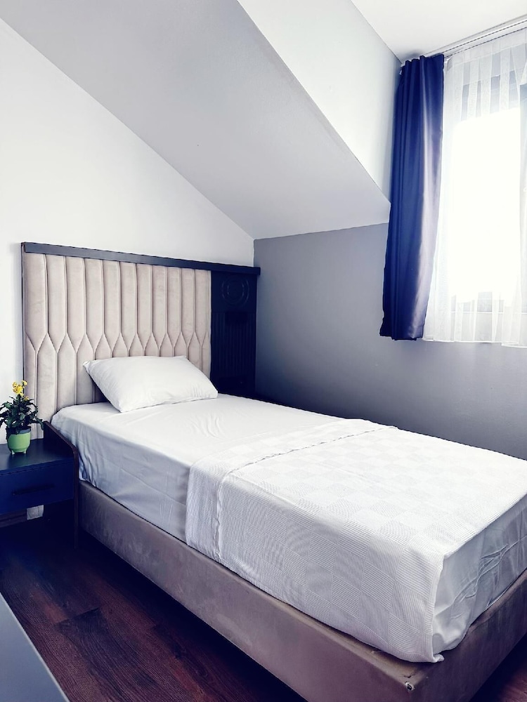 Shelton Airport Otel 31/57