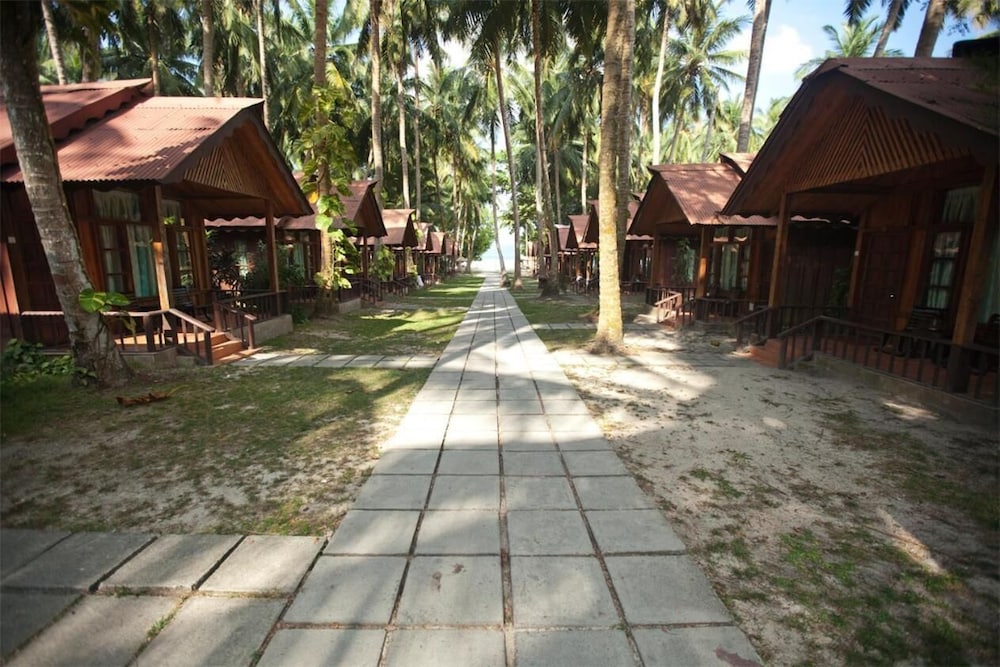 Symphony Palms Beach Resort 48/57