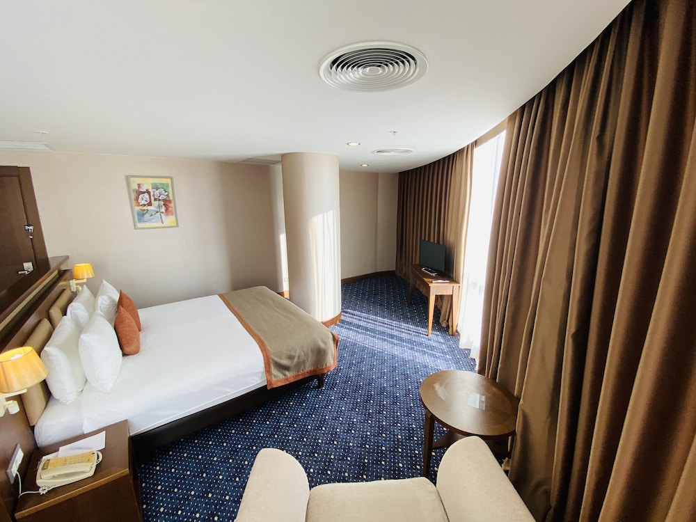 Parkside Hotel Apartments 18/44