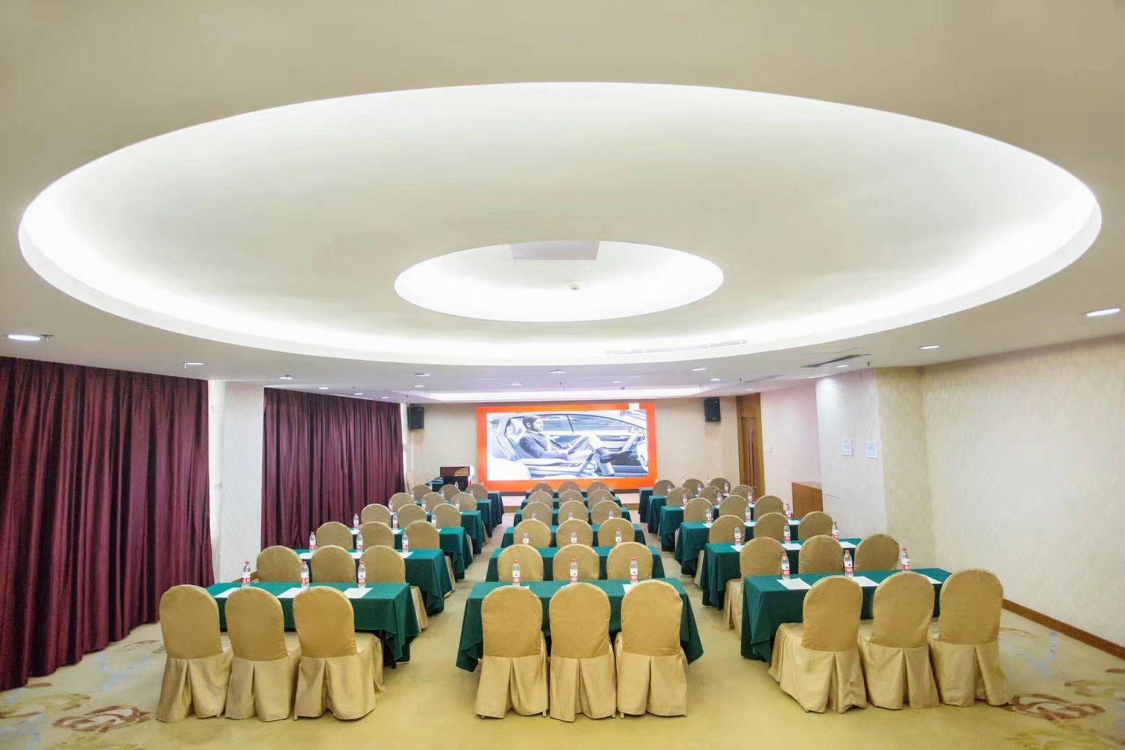 Vienna International Hotel (Shenzhen Pinghu Metro Station) 29/34