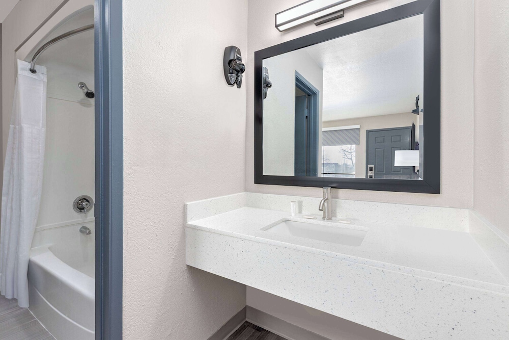 Days Inn by Wyndham Wichita Falls 44/50