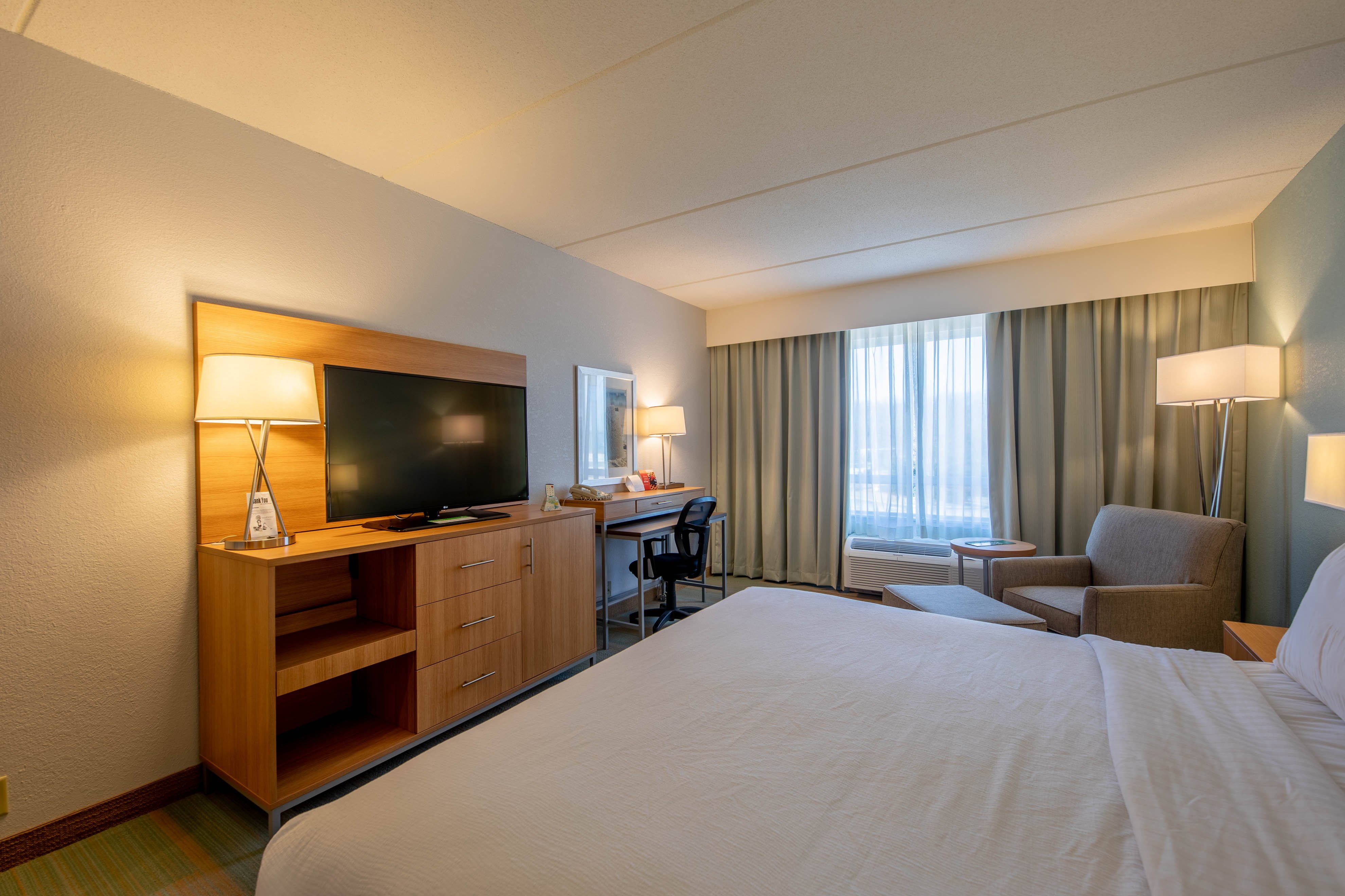 Holiday Inn Manahawkin/Long Beach Island 30/73