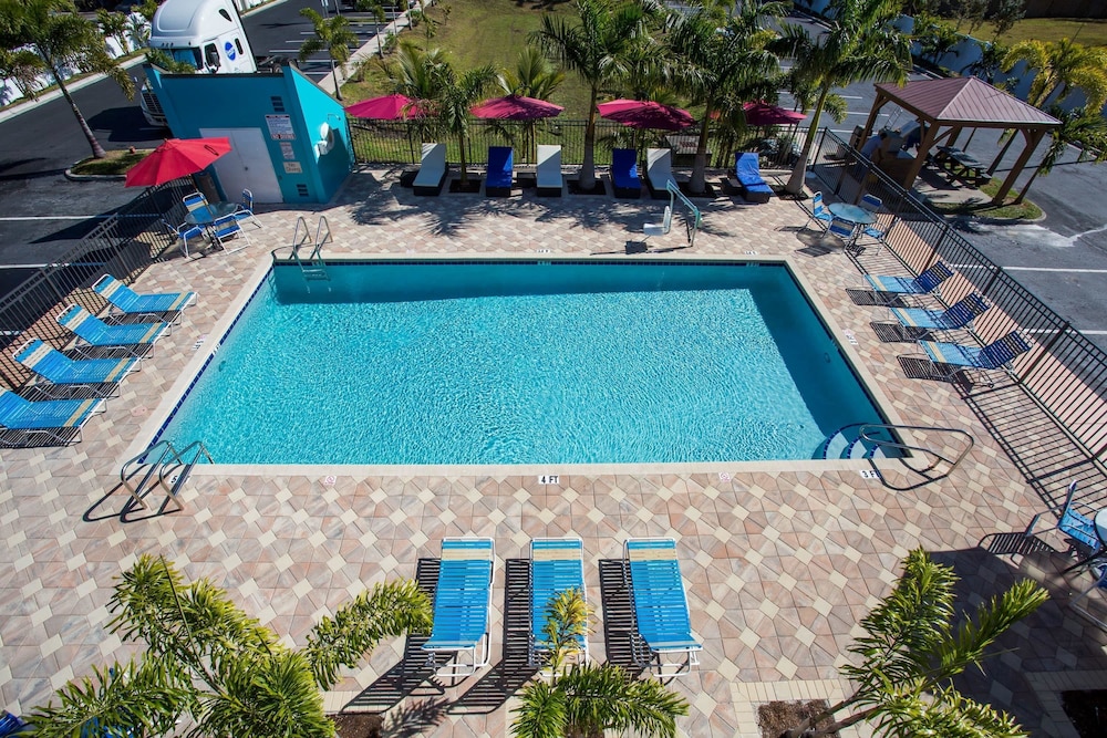 Days Inn by Wyndham Sarasota Bay 9/34