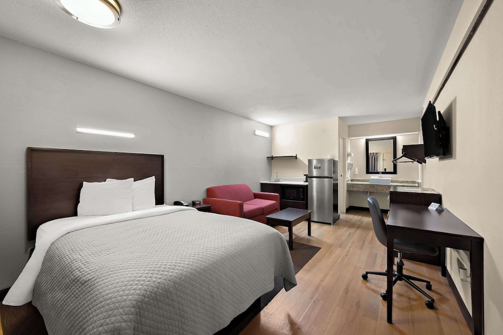 Efficiency, Queen Bed, Accessible
