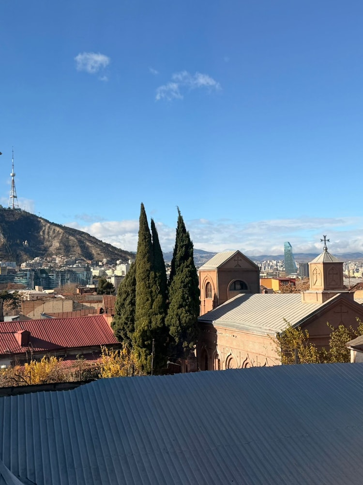 Qeroli Hotel 37/50