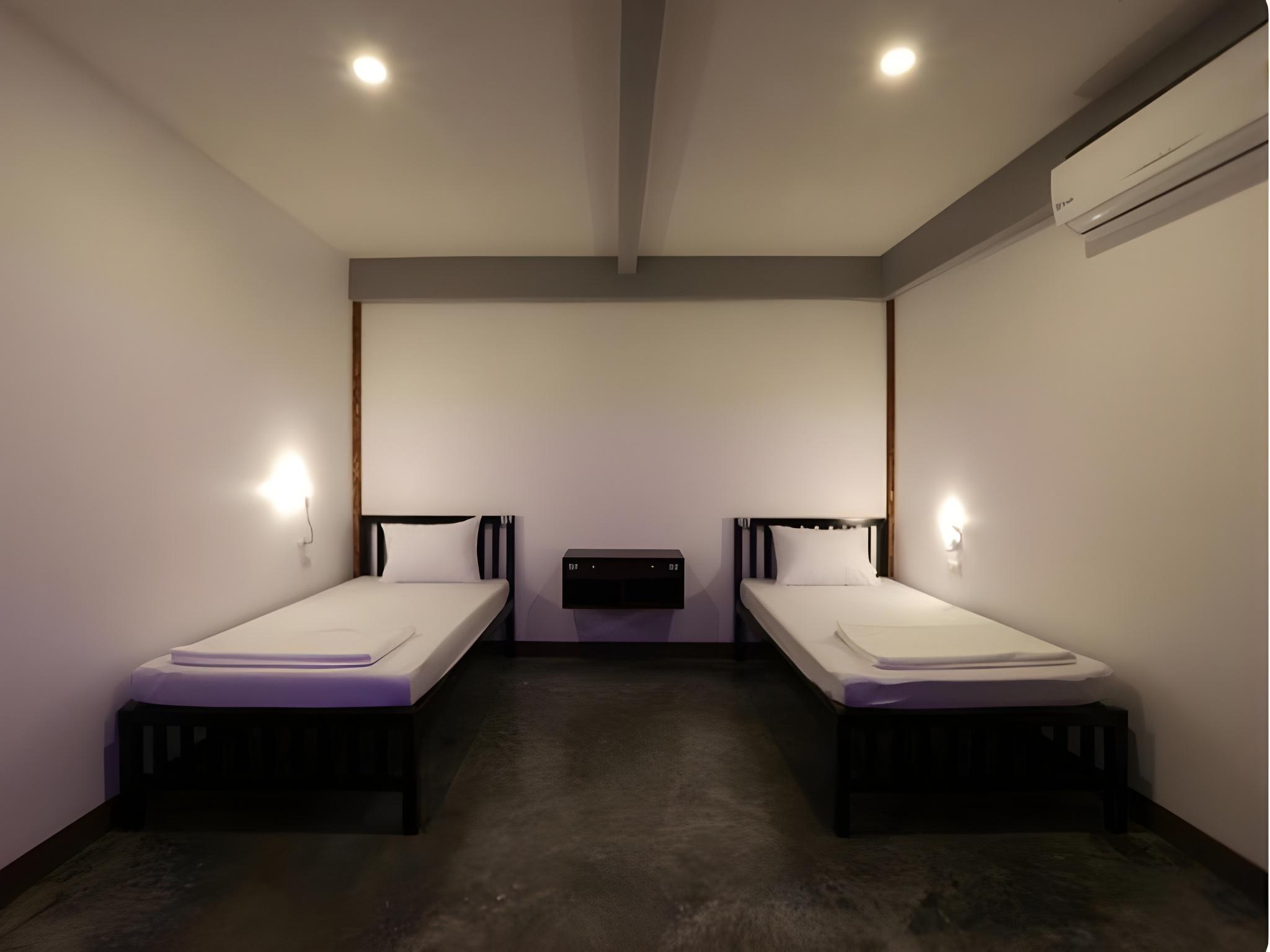 Private, Twin Beds, Shared Bathroom