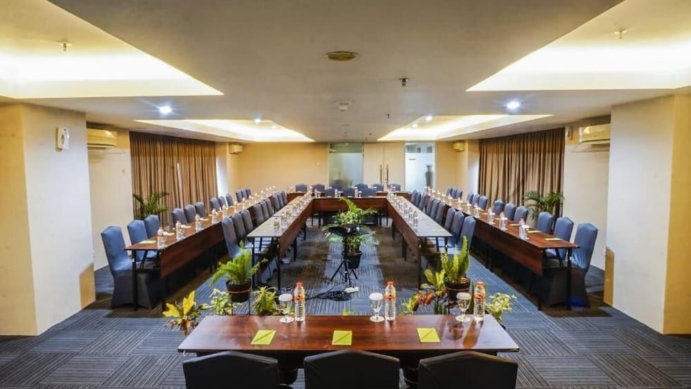 Whiz Hotel Pemuda Semarang 26/44