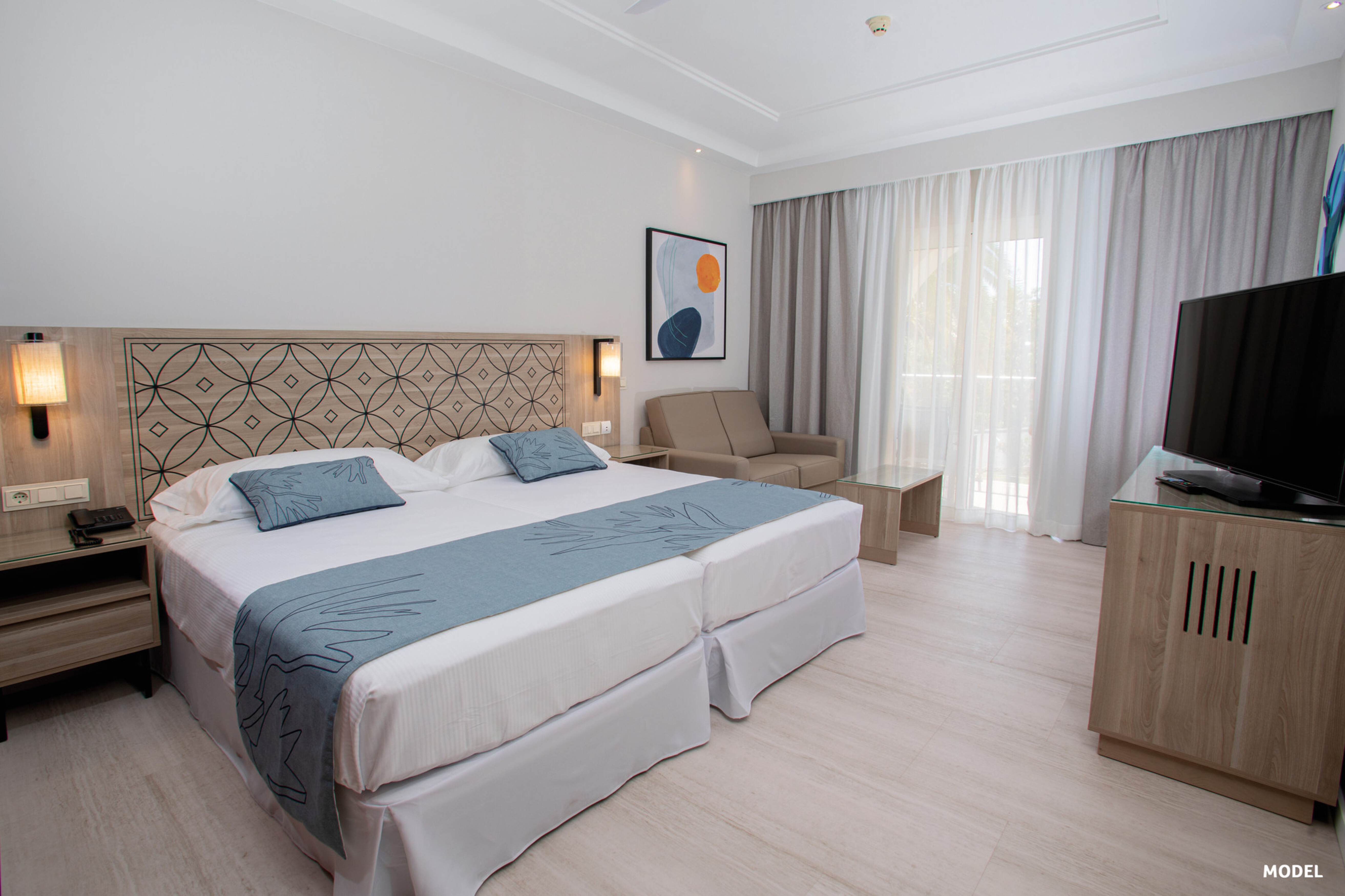 جناح جونيور، Hotel Riu Madeira 2/6