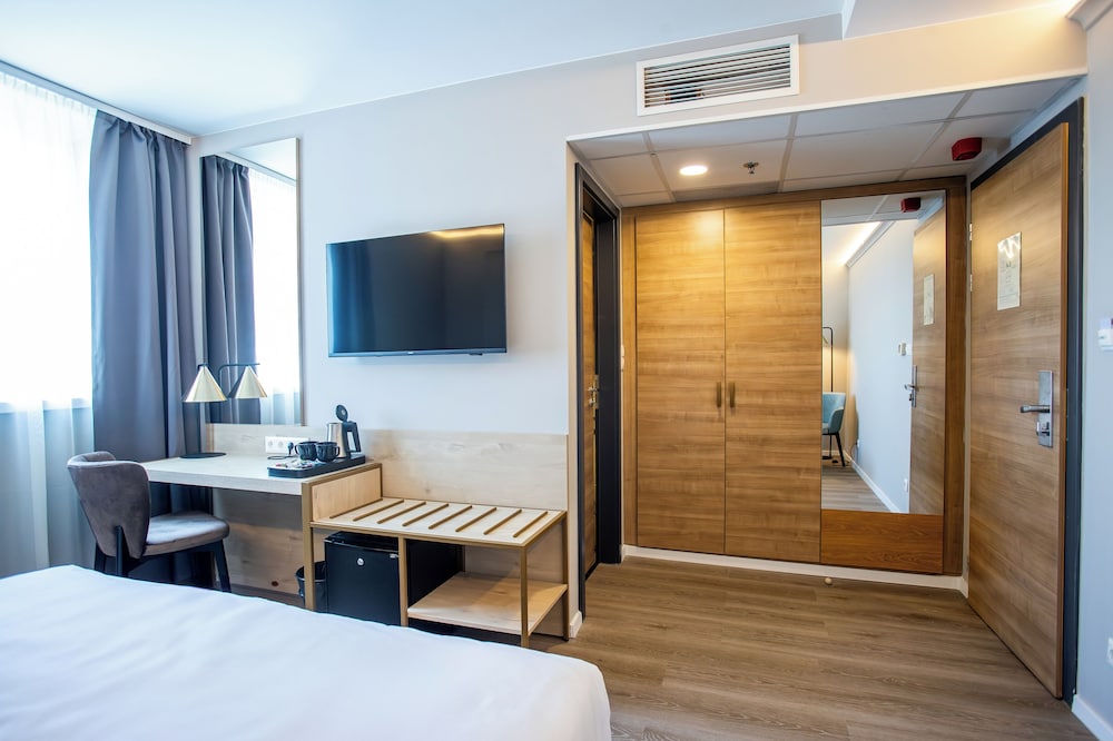 Expo Tower Hotel by Mellow Mood Hotels 32/82
