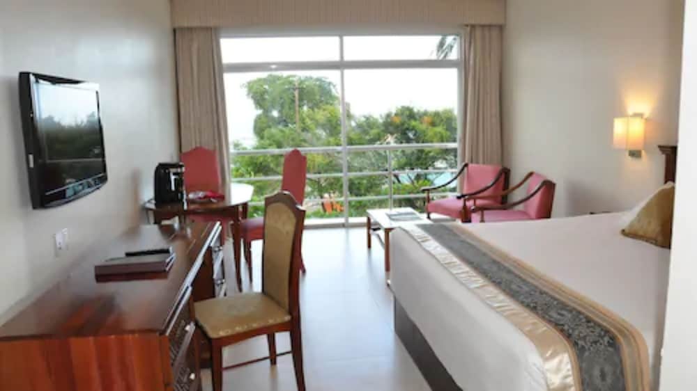 غرفة بزنس مفردة بسرير كينج