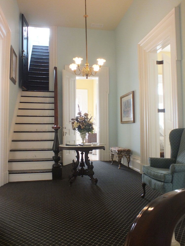 The Pepin Mansion Historic B&B 31/50