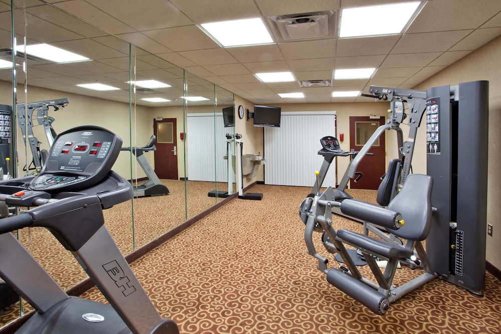 Holiday Inn Express Hotel And Suites Macon West 32/63