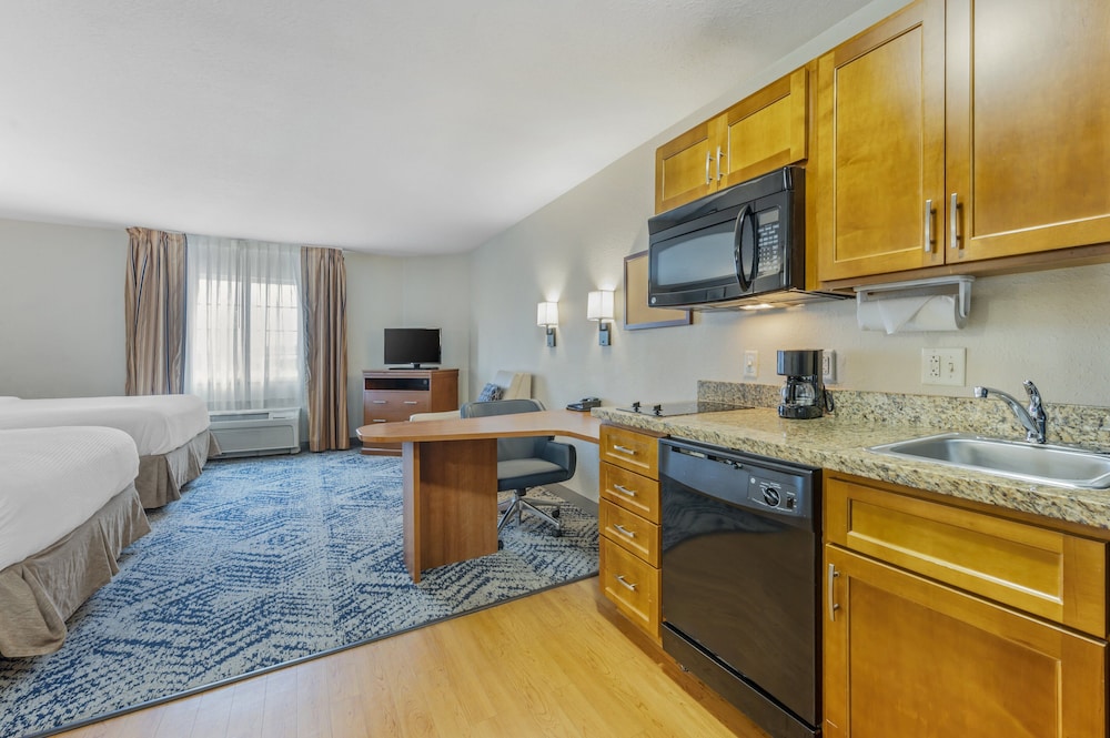 Candlewood Suites Indianapolis East 52/52