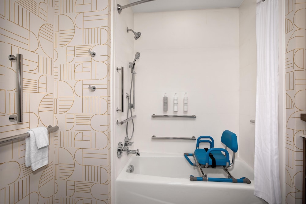 Home2 Suites by Hilton Big Spring 43/45