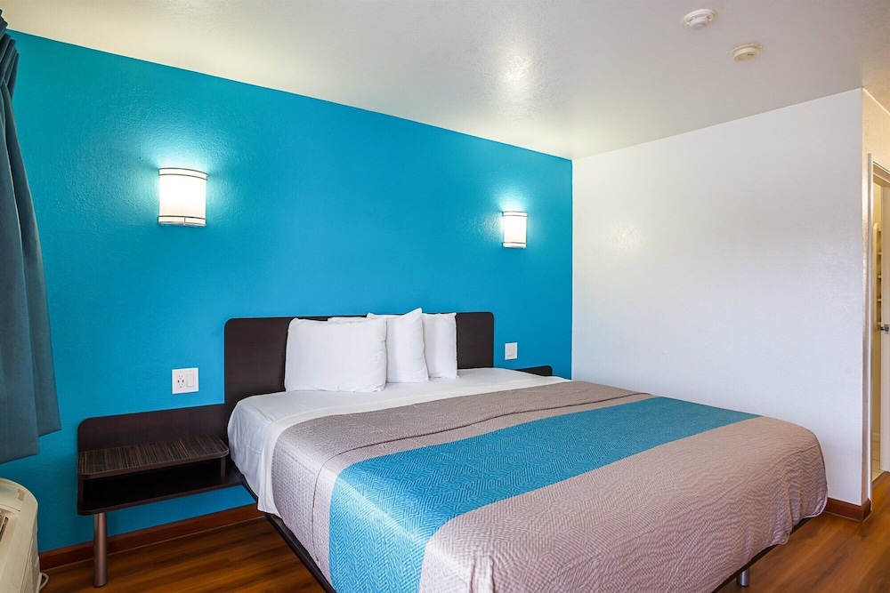 Motel6 Ventura, CA - Downtown 19/33