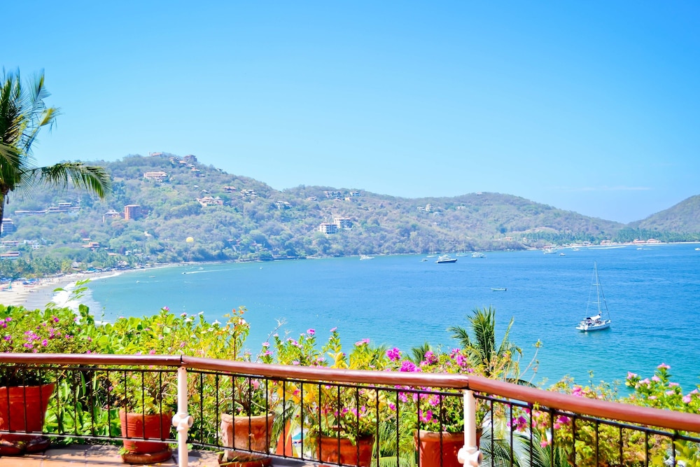 Catalina Beach Resort 45/50