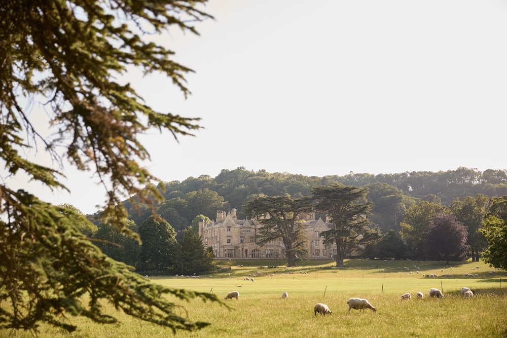 Dumbleton Hall Hotel 72/73