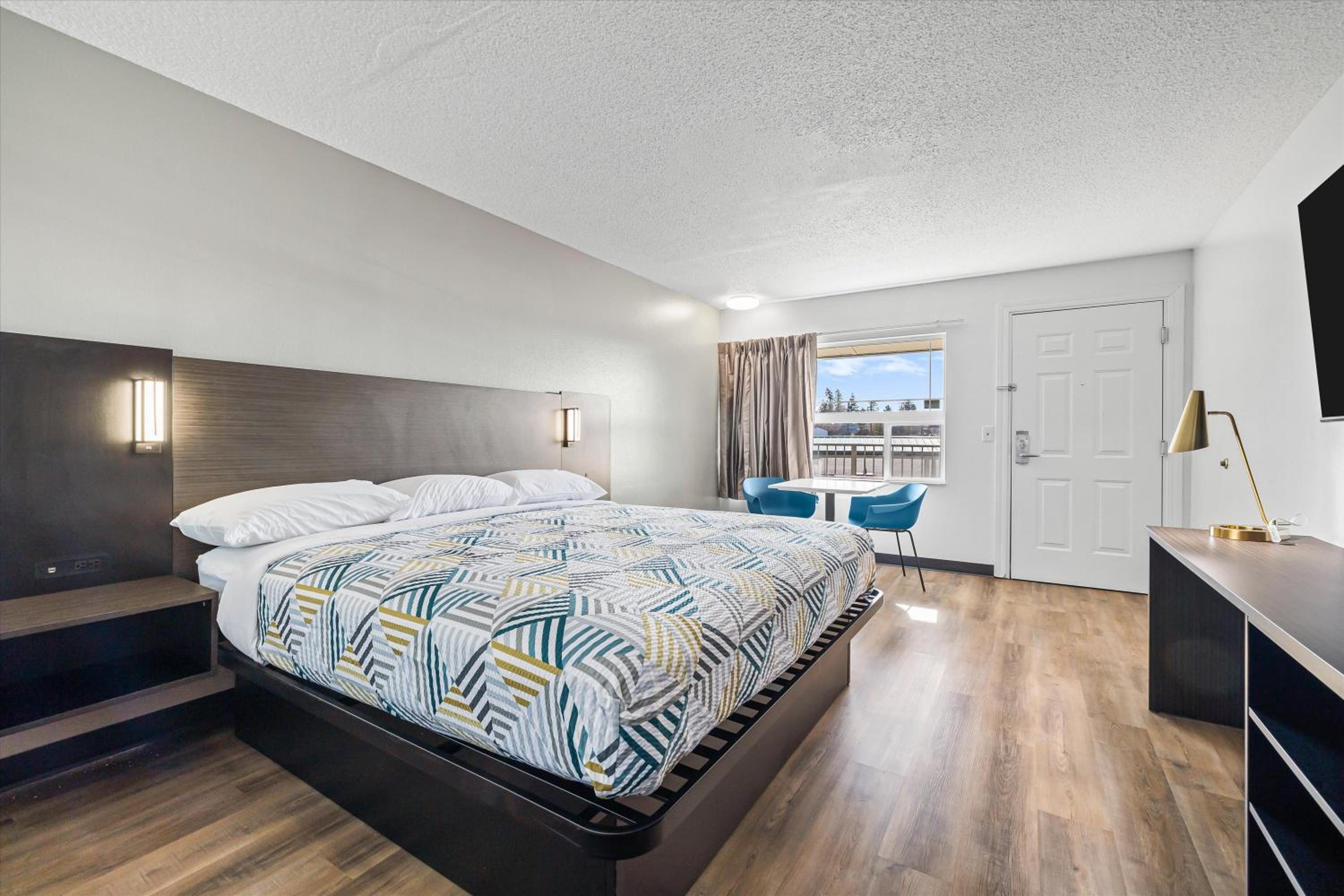 ROOM, KING BED