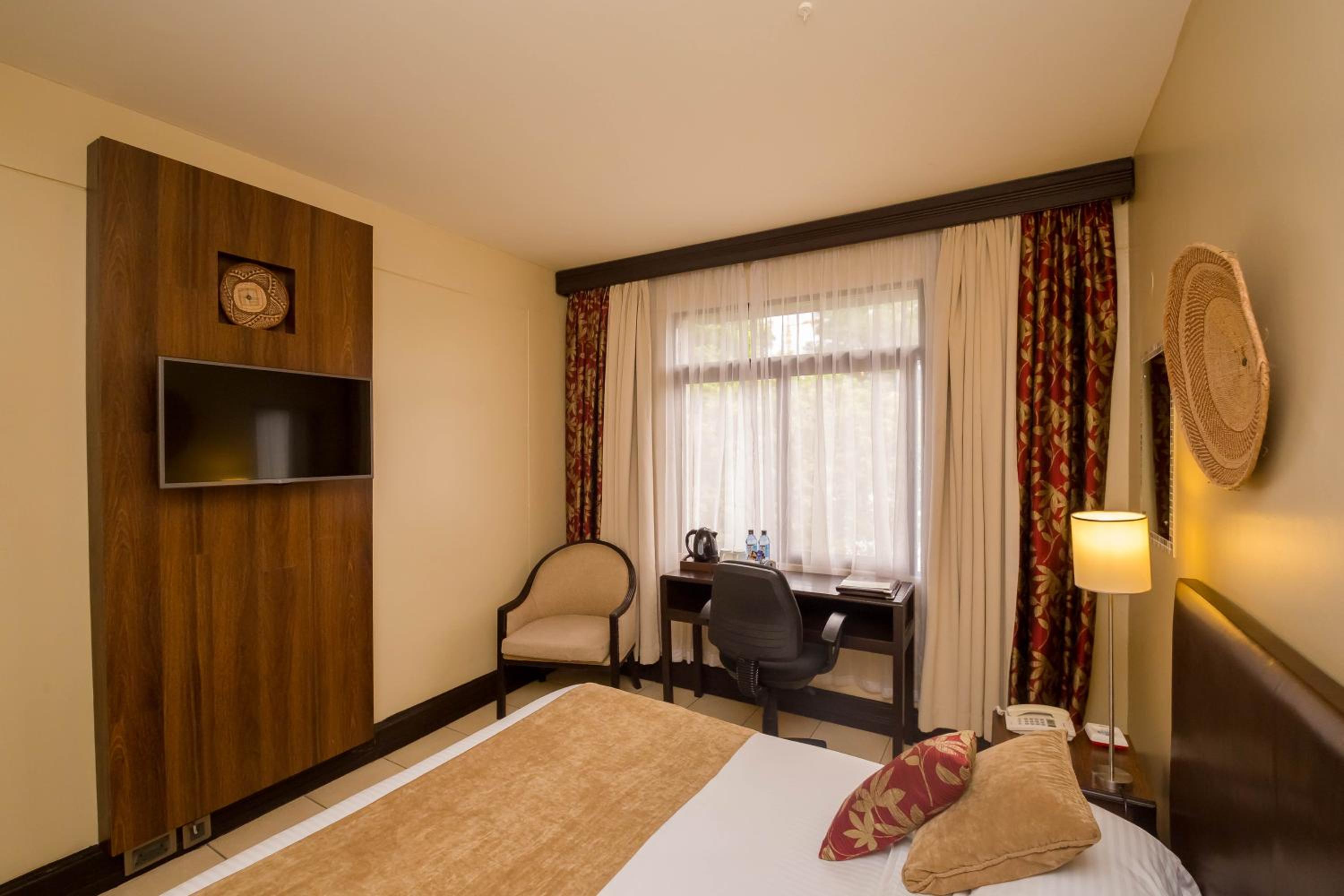 غرفة قياسية بسرير مزدوج، Muthu Silver Springs Hotel Nairobi 5/10