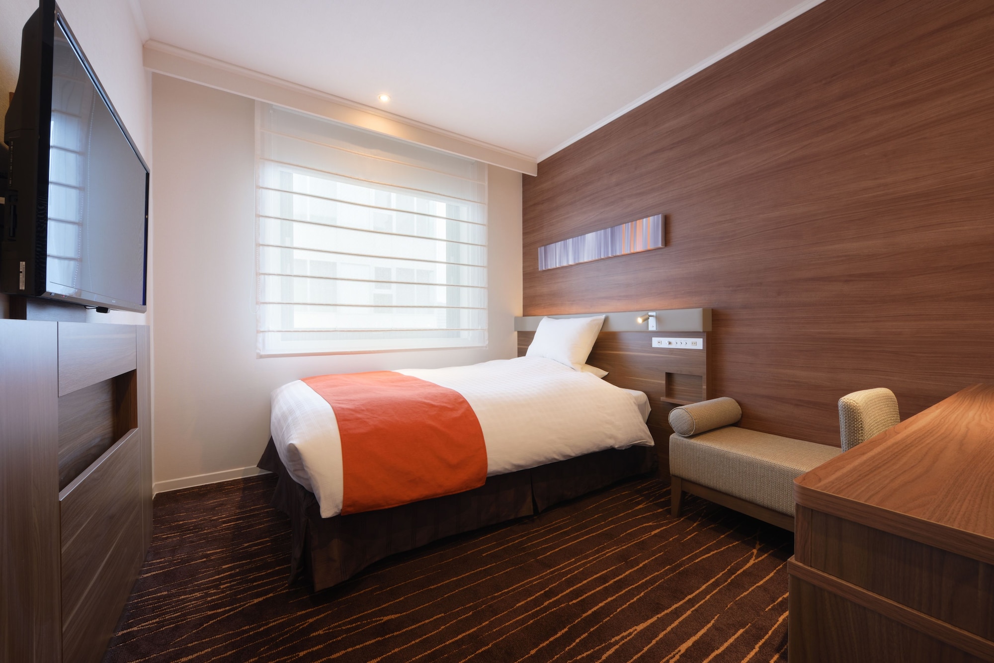 SEMI ROOM, SEMI DOUBLE BED