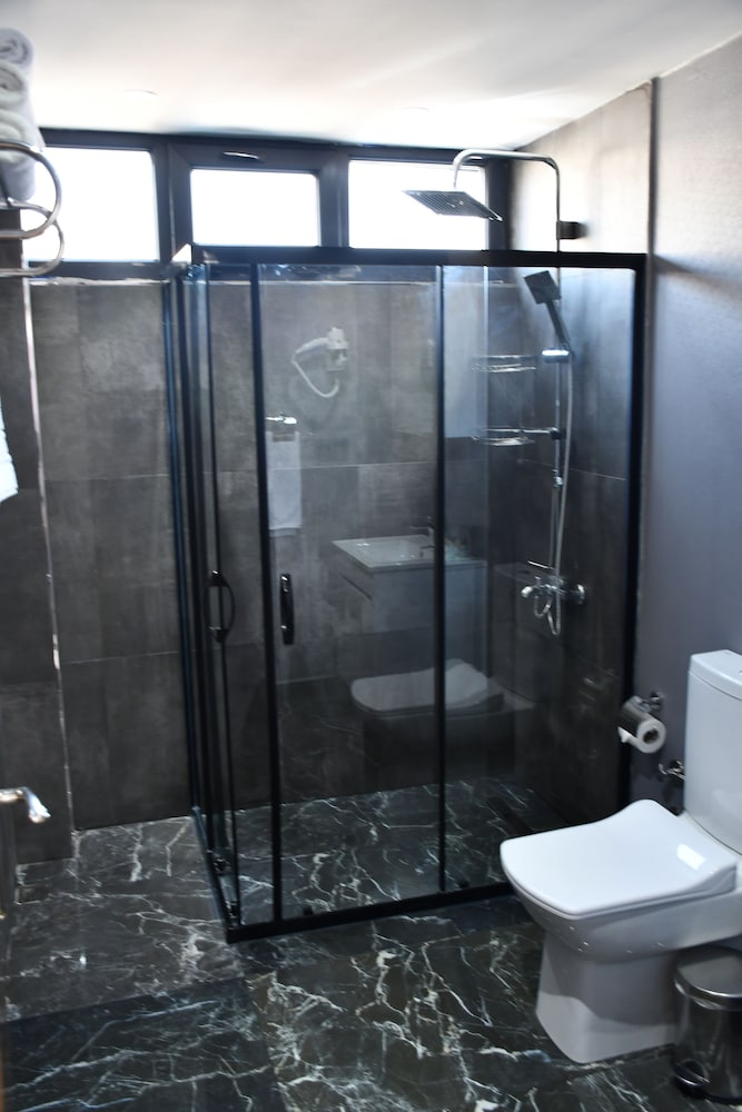 Hmz Luxury Hotel 27/29