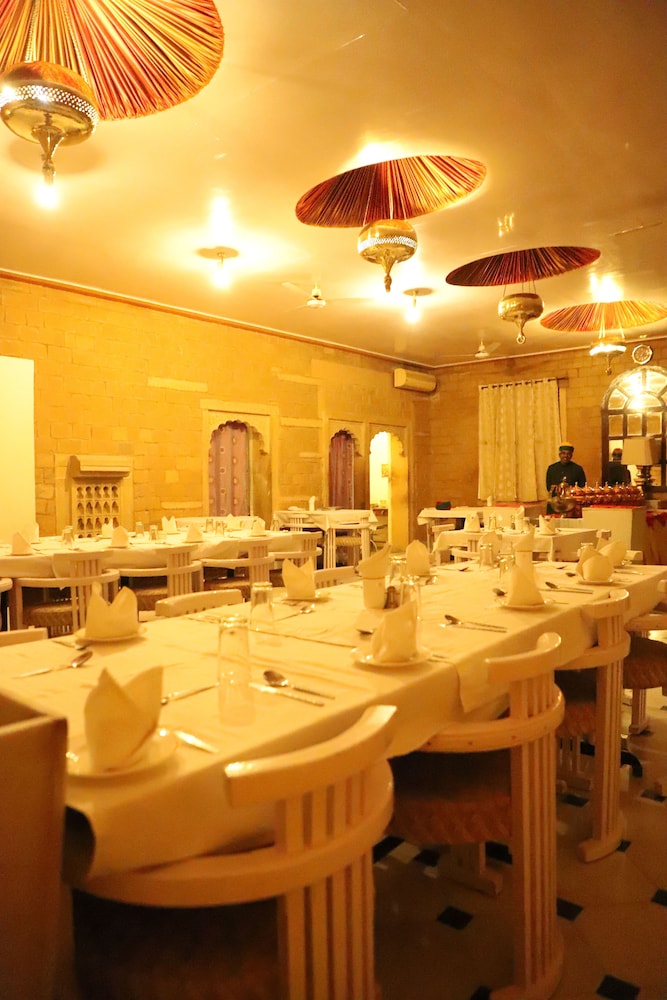 HIMMATGARH PALACE 13/28