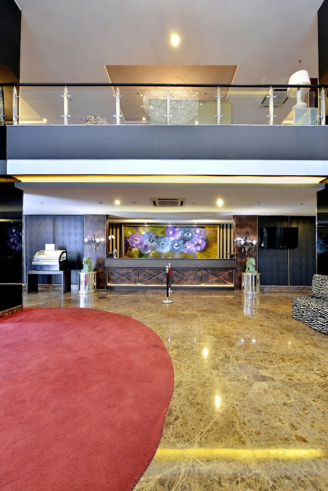Amaroossa Cosmo Jakarta 10/50