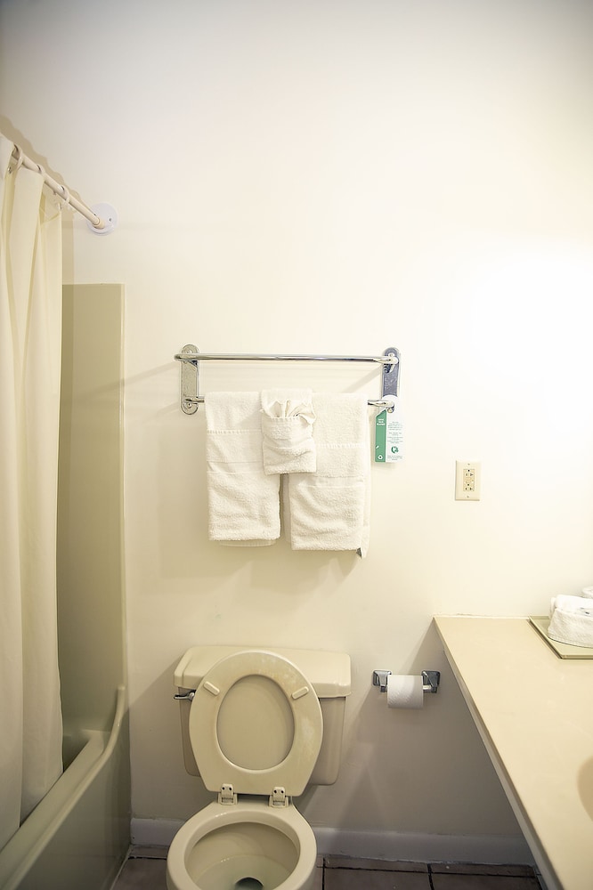 Orange Hill Beach Inn 20/60