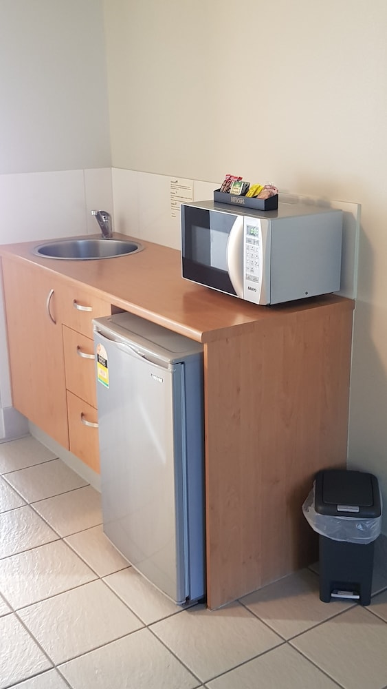 NAMBOUR HEIGHTS MOTEL 5/19