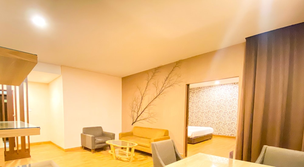 Hotel Gren Alia Jakarta 12/23