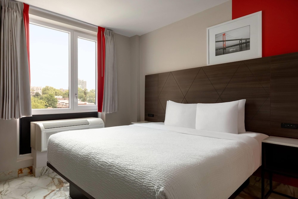 Ramada by Wyndham Brooklyn Empire Blvd 25/50