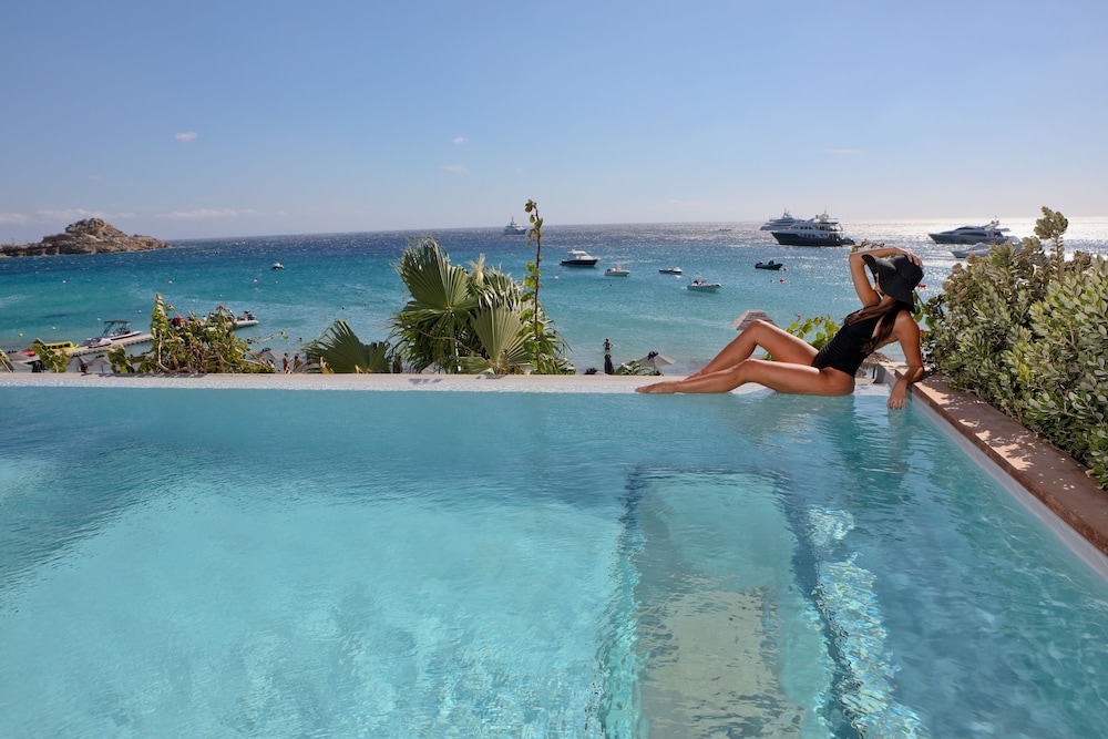 Mykonos Dove Beachfront Hotel 70/73