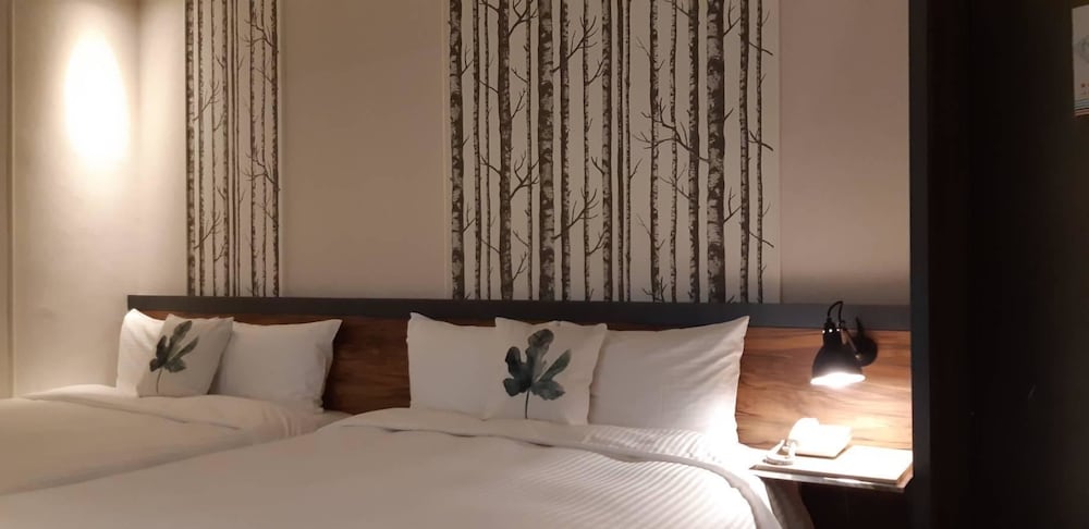 ROOM, QUADRUPLE, 2 QUEEN BEDS