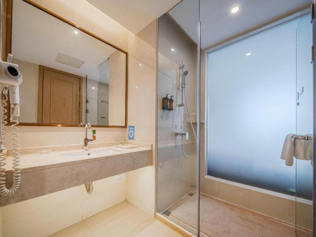 Vienna Hotel (Shenzhen Pingshan Longtian Small Town) 52/53