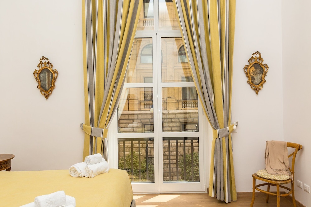 Prestigious Apartment Via Barberini 17/50