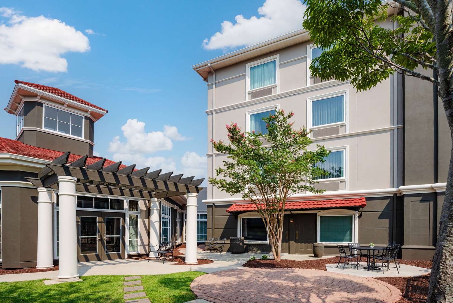 La Quinta Inn & Suites by Wyndham Myrtle Beach Broadway Area 48/54