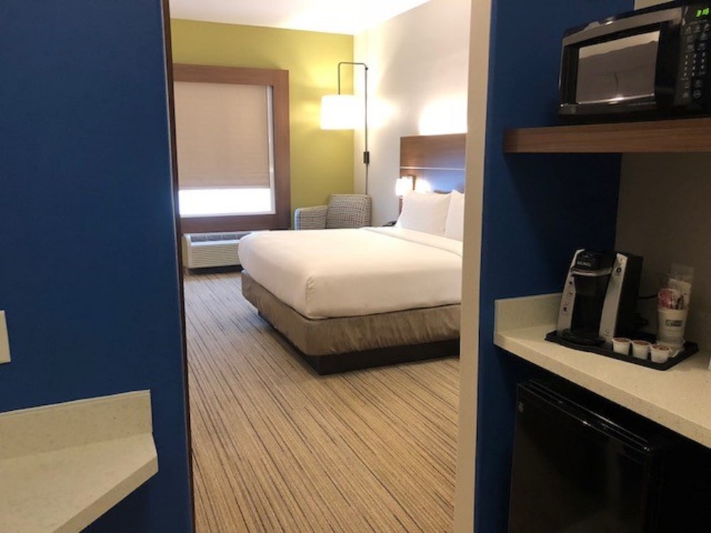 Holiday Inn Express and Suites Rio Grande City 59/59