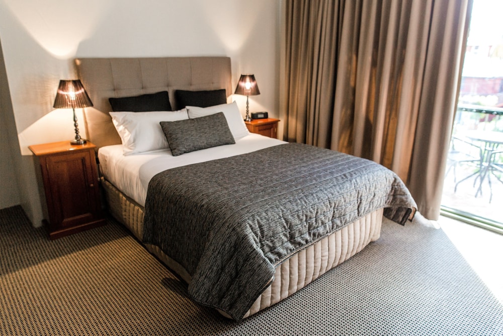 Belmore All-Suite Hotel 13/54