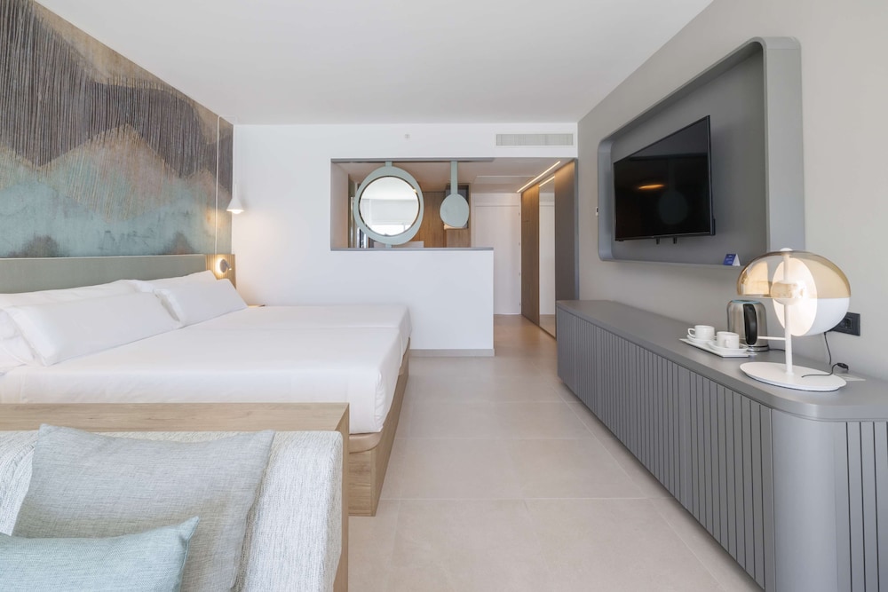 جناح جونيور، Radisson Blu Resort Lanzarote Adults Only 2/4