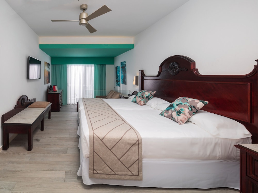 Junior Suite, 2 Double Beds, Ocean Front