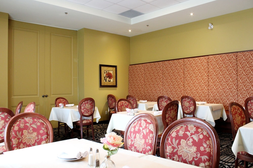 Monte Carlo Inns And Suites Downtown Markham 26/68