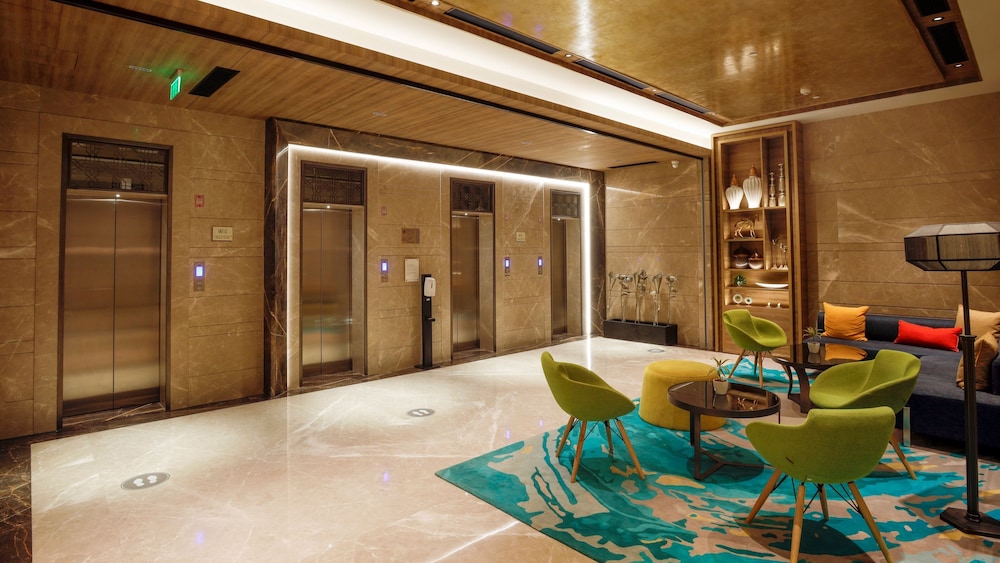 Holiday Inn Gurugram Sector 90 10/77